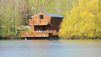 Au fil de l'eau - cabanes flottantes et gîtes en Normandie à Colleville