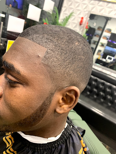 TOMMY-T BARBERS and beauty salon - Barber shop
