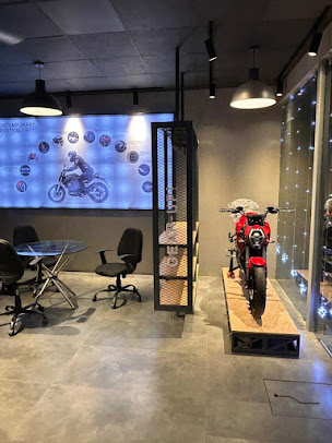 Af1qippzt7iut57dbq04b 2zgdnsvj  Usasrousiq8p=s406 K No