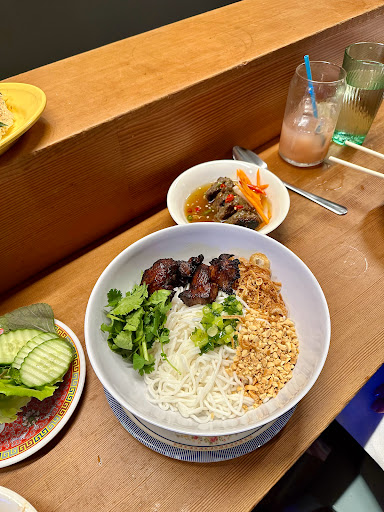 Cong Tu Bot - Visual