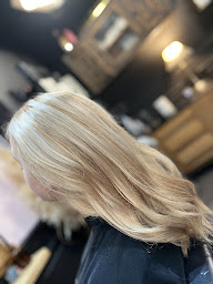 Photo n°23 de Morgan créateur coiffeur à La Rochelle (Salon de coiffure)