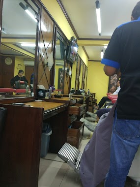 Houdini Barber Shop, Author: Nopita Sari