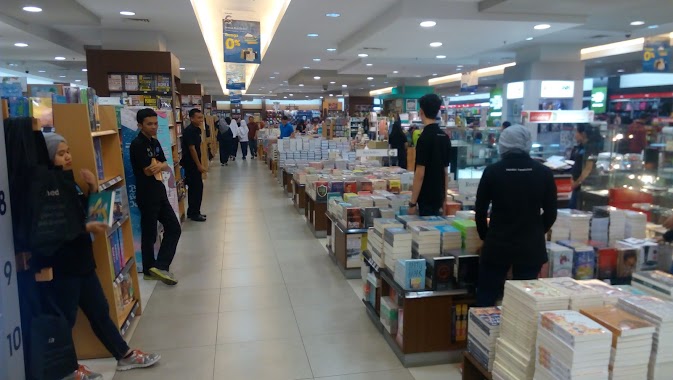 Gramedia Mal Ciputra Cibubur, Author: Hasan Zuberi