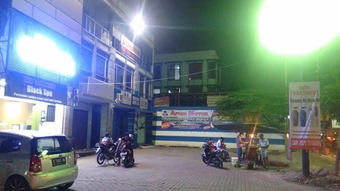 Gerai Salon Cantik, Author: Aryo Panji