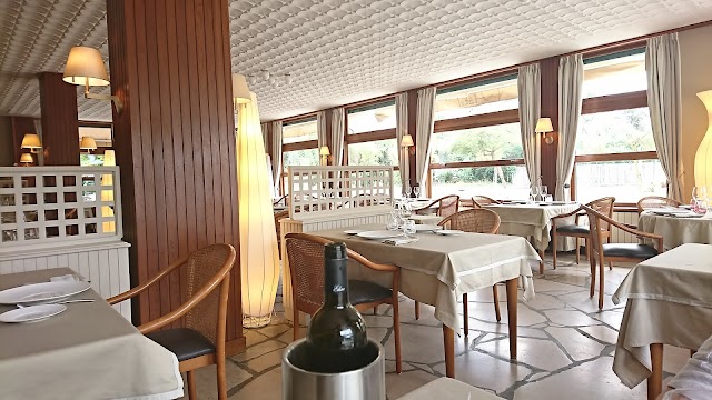 Logis Hôtel des Pins