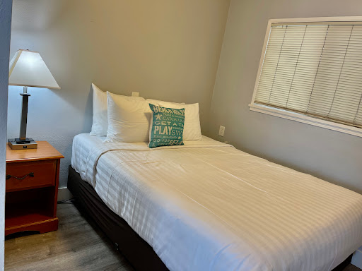 The Palomar Inn - Thumbnail