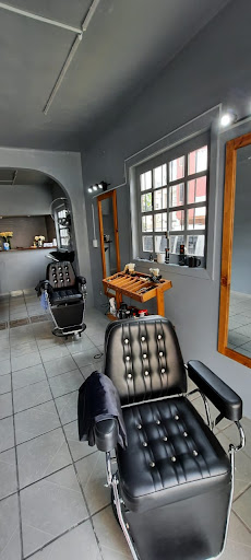 THE HAIRCUT HOUSE (BARBERÍA)
