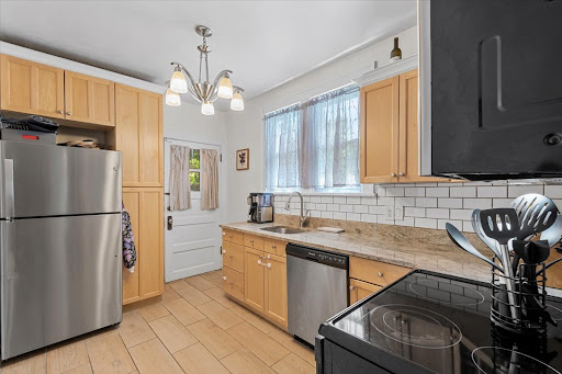 Gina Giampietro Team - RE/MAX Select Realty - Thumbnail