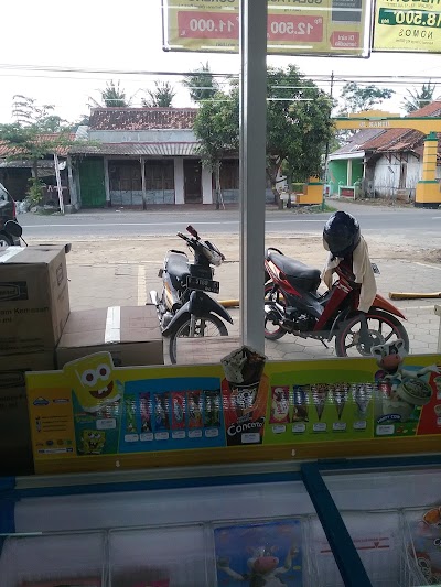 Photos of Indomaret Maos