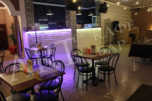 Кафе на городской орел