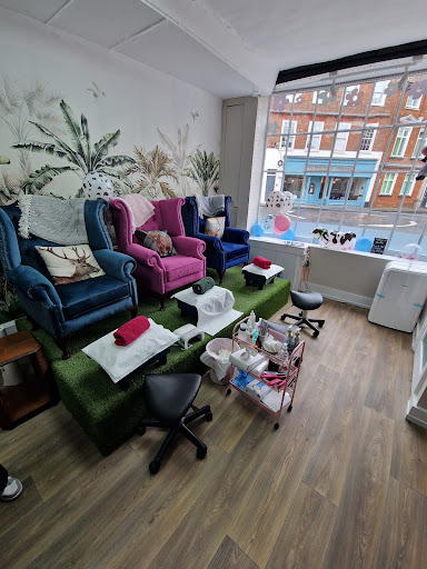 Mooeys Nails & Waxing - Newbury - Thumbnail