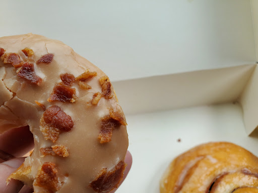 888 Donuts - Visual