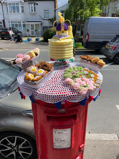 Crochet Postbox - Visual