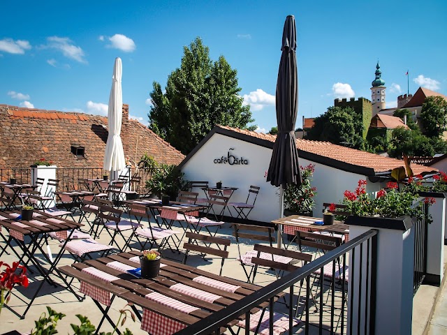 Penzion, vinný sklep a café Bárta