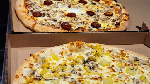 Photo 5 - LE CAMION (Le Napolitain) PIZZA CUITE AU FEU DE BOIS