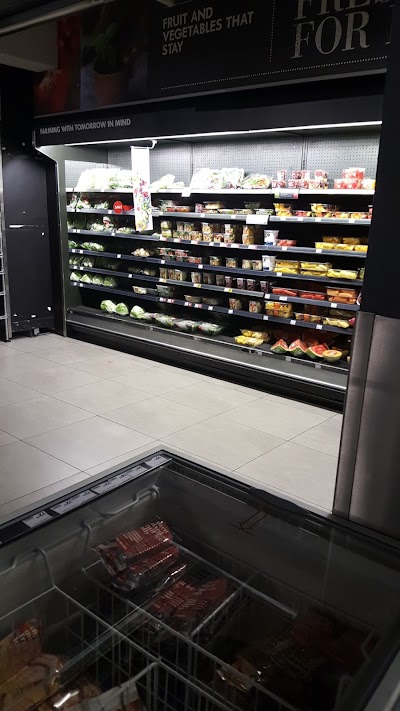 Photos of Woolworths Grant Avenue