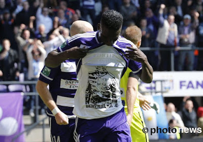 La première réaction du juge de ligne d'Anderlecht-Gand