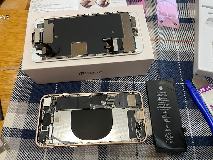 全太郎飴(33)さんが投稿した週刊ミサイルを作る・iPhoneバッテリー交換に関するカスタム事例の投稿画像3枚目