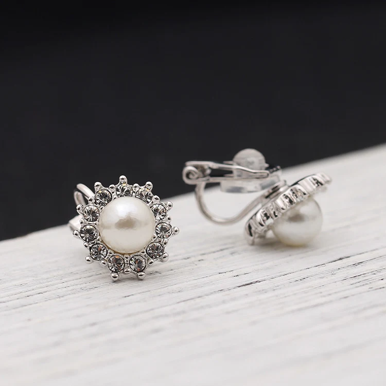 Spring New SUNFLOWER Non-pierced Earrings – Get the floral look without the holes. Comfortable, stylish earrings for eve