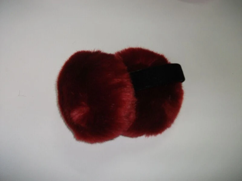Plush Earmuffs Autumn And Winter Warm, soft and cozy, providing warmth and comfort for your ears during the cold season.
