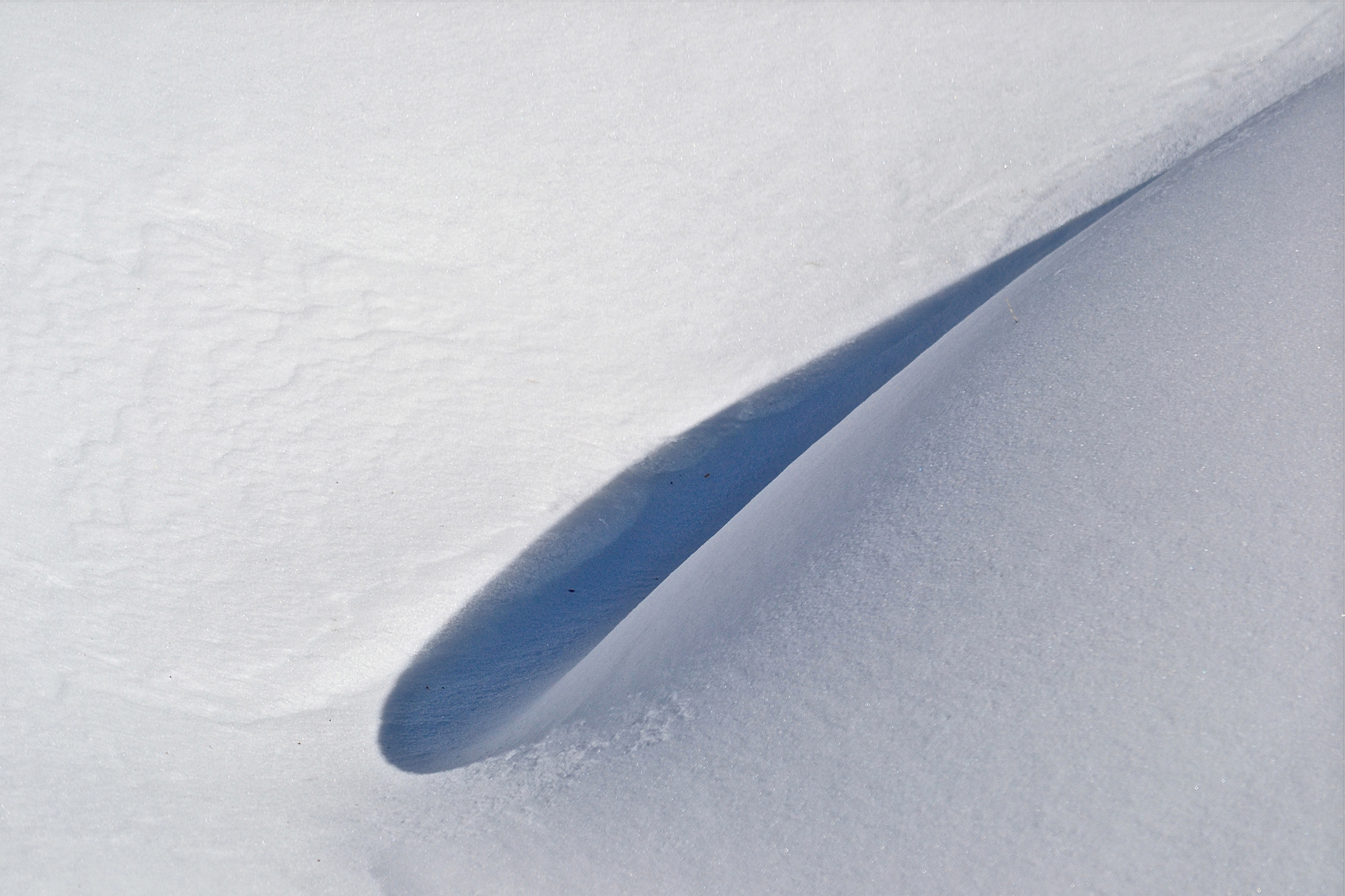 Un taglio di Lucio Fontana sulla neve di giuseppedangelo