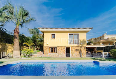 Maison avec piscine et terrasse 15