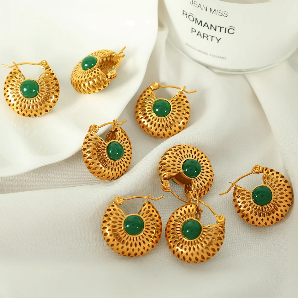 Boucles d'oreilles creuses en or avec aventurine verte Niche pour femmes Bijoux originaux et élégants Accessoire idéal pour femmes