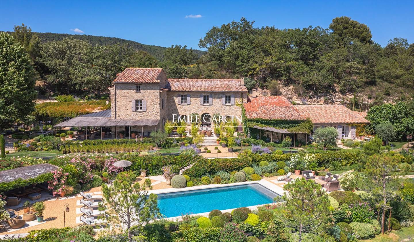 Propriété avec piscine La Bastide-des-Jourdans