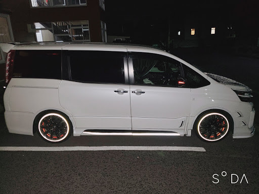 ヴォクシー の愛車紹介 Diy 反射テープ ホイール ロジャムエアロに関するカスタム メンテナンスの投稿画像 車のカスタム情報はcartune