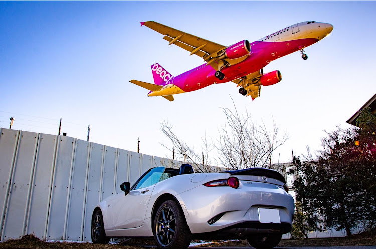 ロードスターの2019ベストショット・2月エントリー・東峰神社・飛行機とコラボに関するカスタム事例の投稿画像1枚目