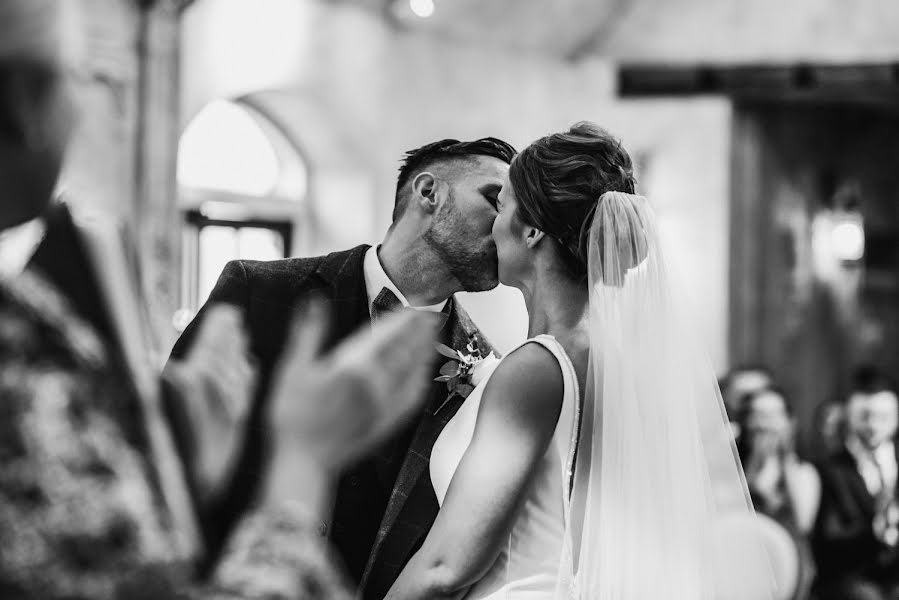 Wedding photographer Fiona Saxton (fionasaxtonphoto). Photo of 10 June 2019