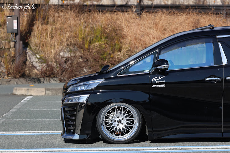 ヴェルファイアのWORKホイール・VSXV・エアサスのある生活・フルノーマル車に関するカスタム事例の投稿画像2枚目