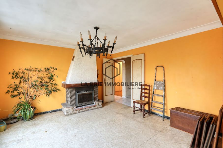 Vente maison 5 pièces 126 m² à Mandres-les-Roses (94520), 349 000 €