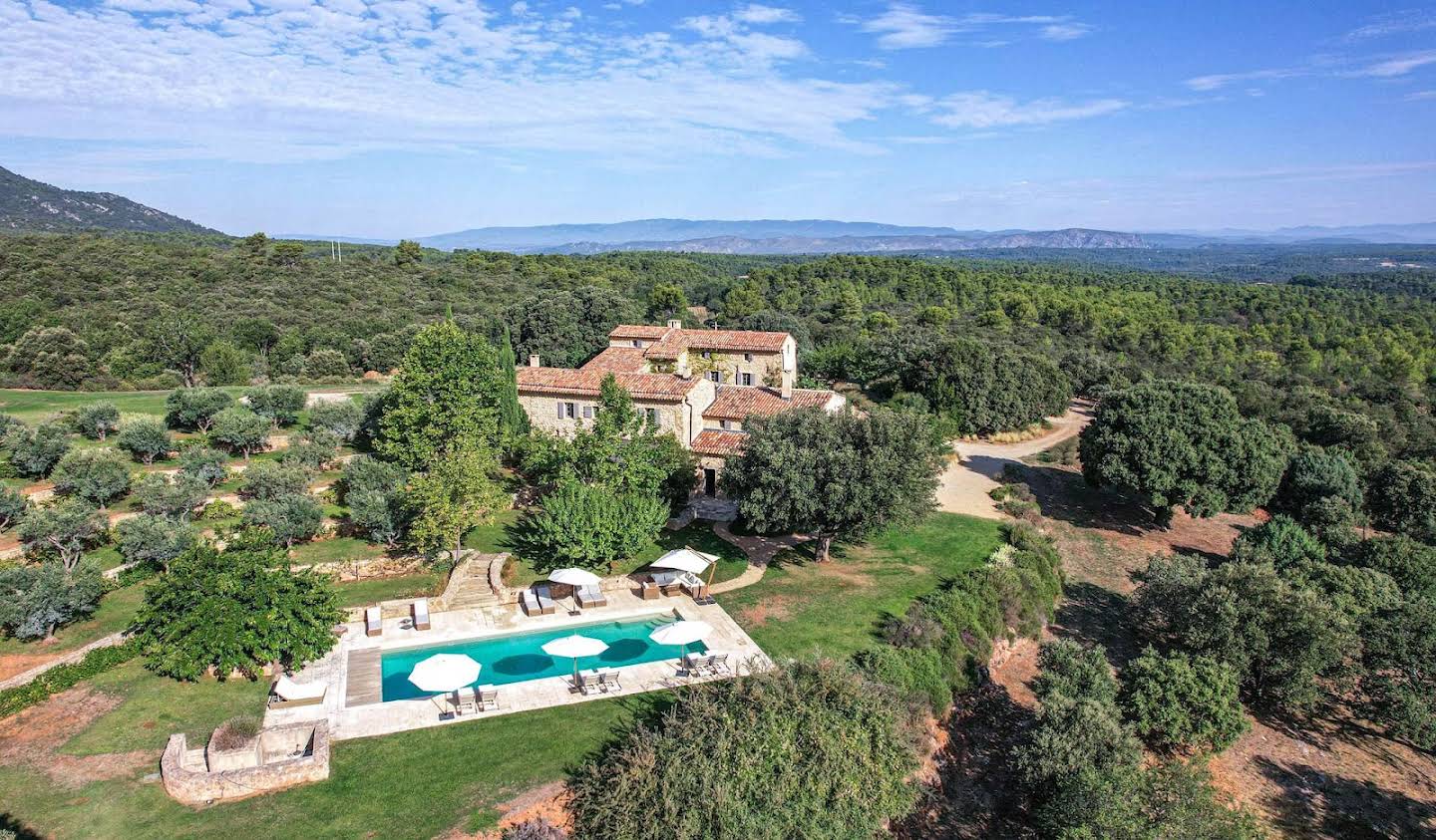 House with pool and garden Jouques