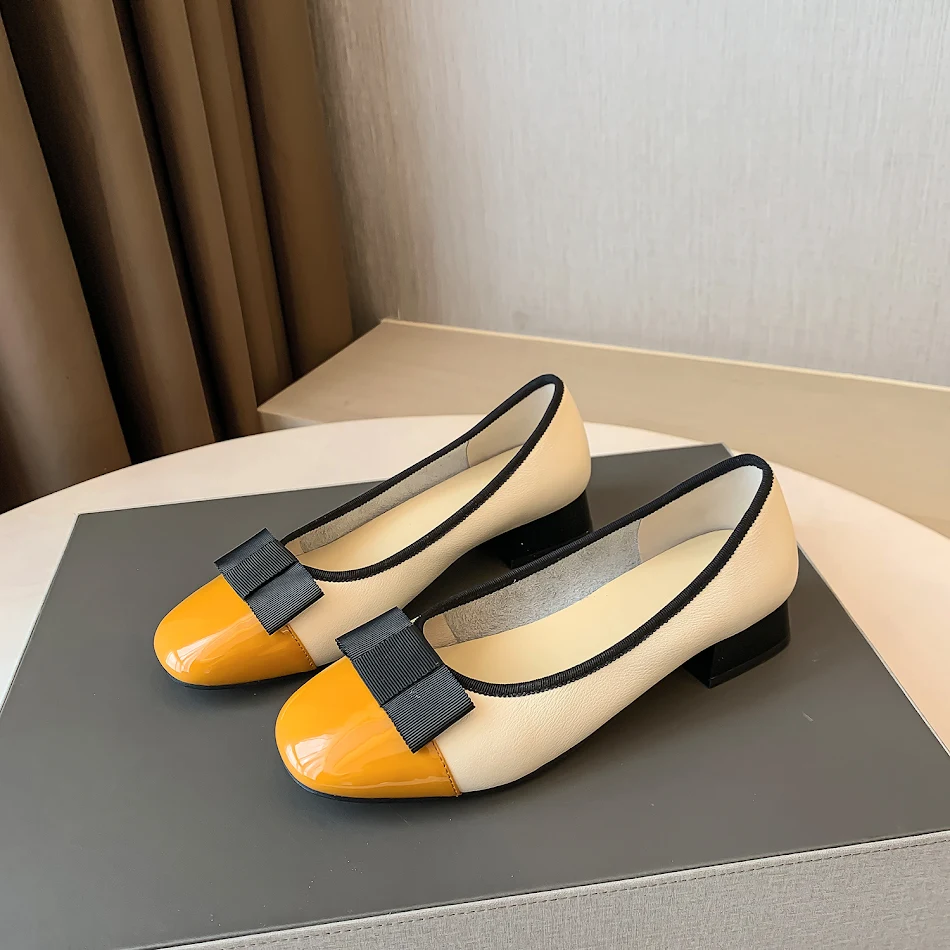 Zomerse casual damesschoenen met platte neus, lage hak en bijpassende kleuren, ideaal voor dagelijks comfort en stijl.