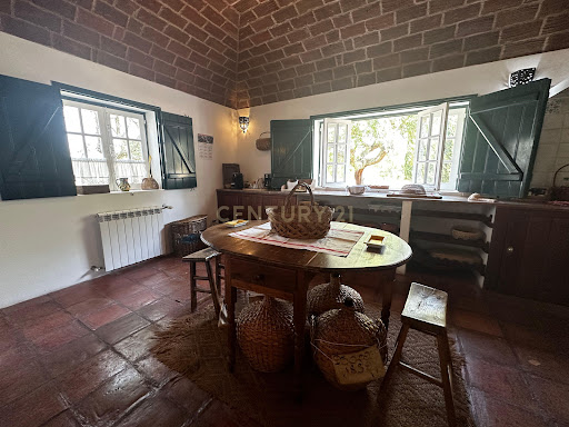 Maison avec piscine et jardin 5