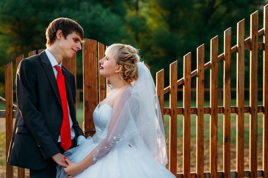 Fotografo di matrimoni Denis Neklyudov (densvet). Foto del 23 agosto 2016