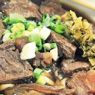 建宏牛肉麵