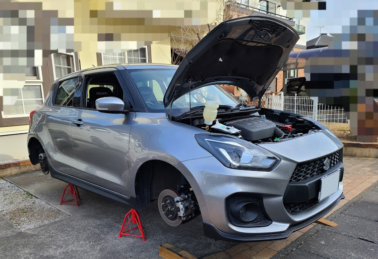 スイフトスポーツのスタッドレスタイヤへ交換・ブレーキフルード交換・スズキ車の造りはよくわからん😵🌀・ホイールひっこんでる⤵️😅・今年初のやまのうえランドに関するカスタム事例の投稿画像1枚目