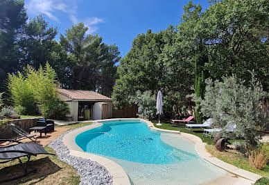 Villa avec piscine et jardin 1