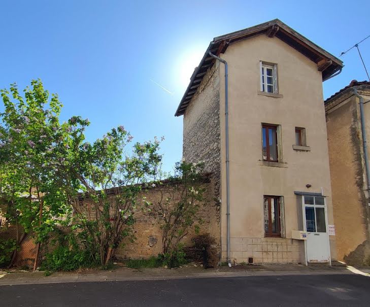 Vente maison 3 pièces 47 m² à Moissat (63190), 40 000 €