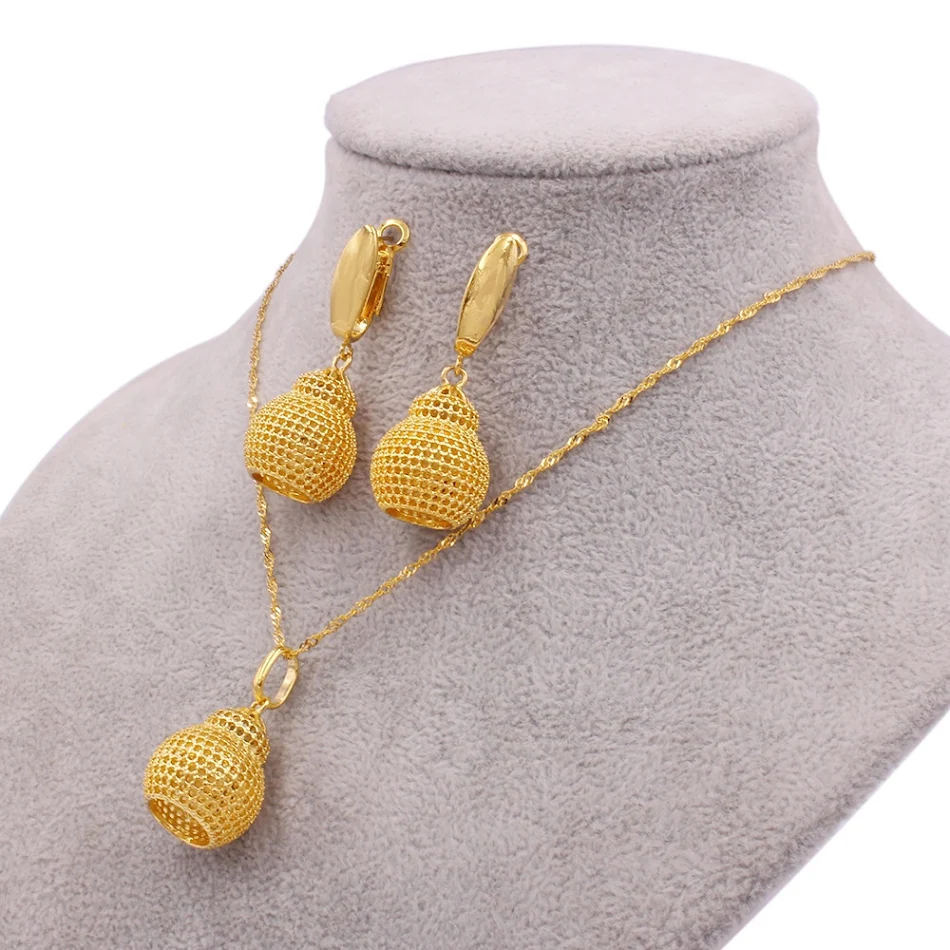 Collier de mariée en or 24K pour femme Ensemble de bijoux avec pendentif Un éclat somptueux pour votre mariage Un bijou de mariée parfait pour elle.