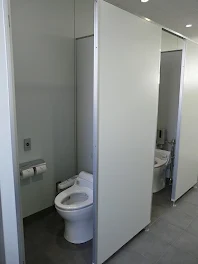 トイレに1人