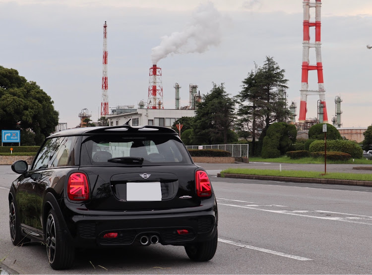 ミニジョンクーパーワークスのMINI・一眼・柴犬に関するカスタム事例の投稿画像1枚目