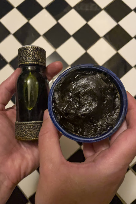 czarne mydło, co warto przywieźć z Maroka