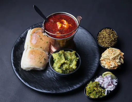 Puneri Butter Misal Pav