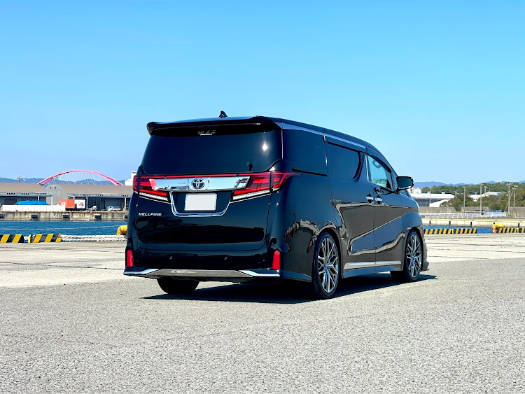 ヴェルファイアの車の綺麗さは健康のバロメーター・CCウォーターゴールドプレミア・クレンツェウィーバル・パーフェクトダンパー6G・クリスタルアイLEDテールに関するカスタム事例の投稿画像3枚目