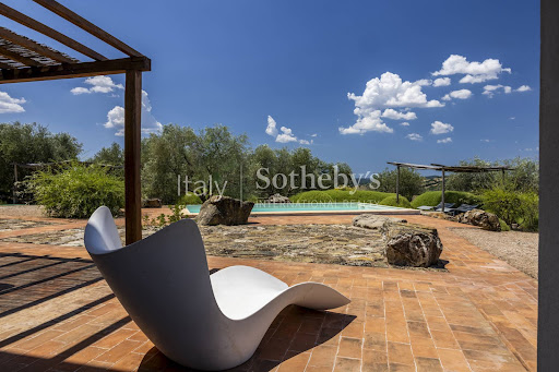 Farmhouse with pool 3