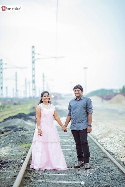 Fotógrafo de casamento Vishnu Shenoy (smsvisionkochi). Foto de 4 de janeiro 2022