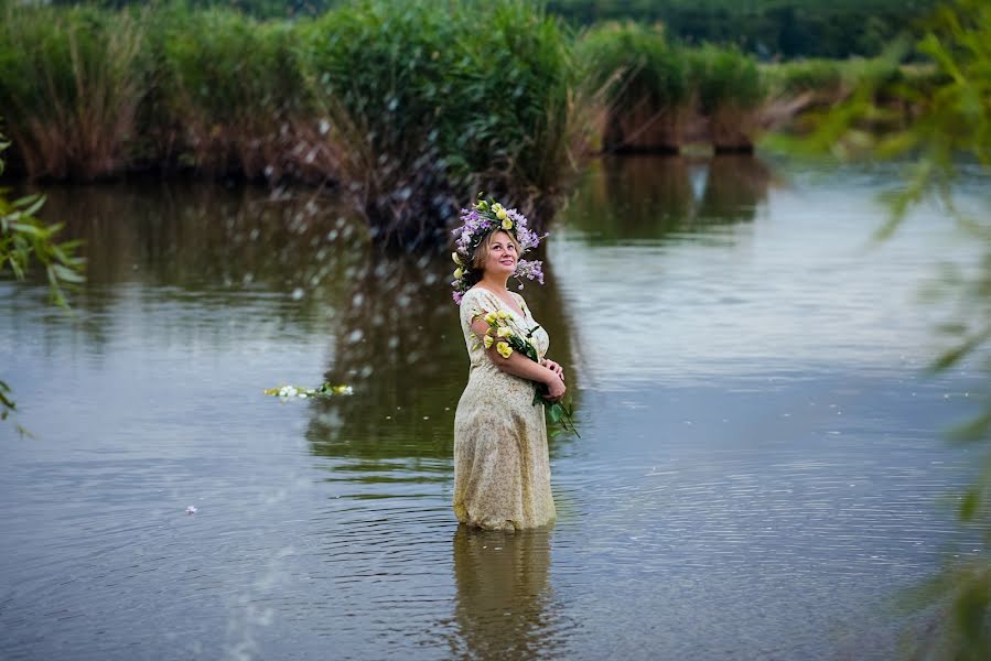 Fotografo di matrimoni Elena Sonik (sonyk). Foto del 3 maggio 2020